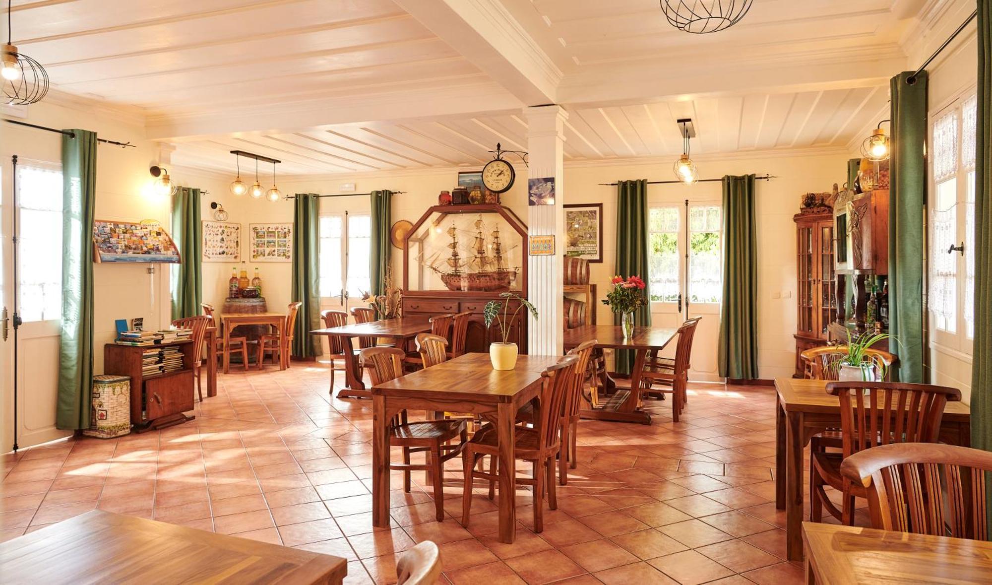 Relais Des Gouverneurs 萨拉济 外观 照片
